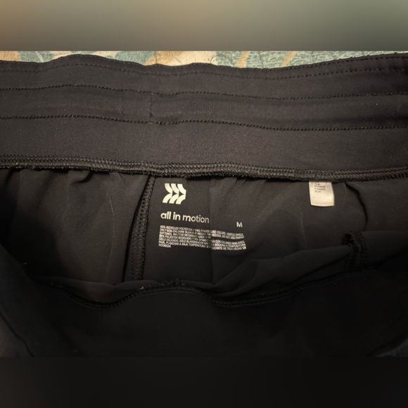 All In Motion - Shorts - Picture 3 of 3